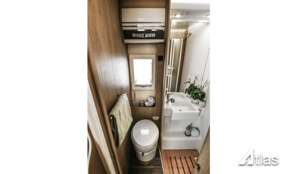 Premier Motorhome Hire – 5 Berth with Rear Lounge (Automatic)8